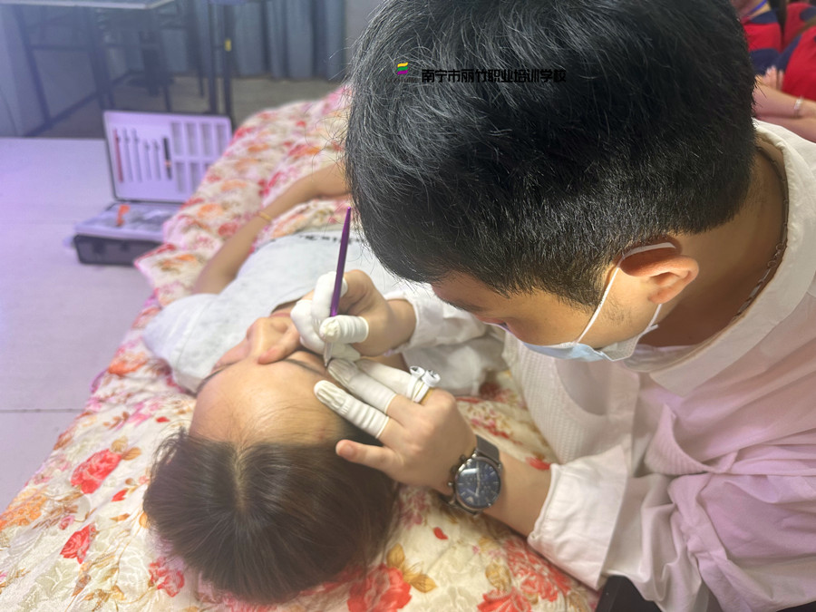 紋繡術(shù)后禁忌要點(diǎn)，廣西眉眼唇紋繡學(xué)校分享