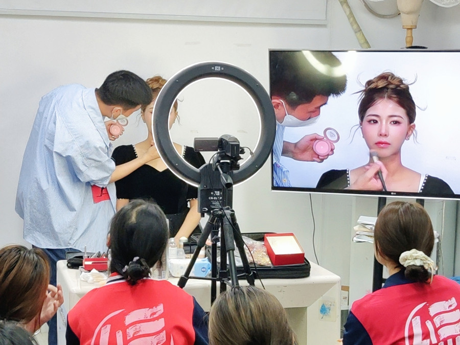 如何畫好千金妝？南寧學化妝到哪去？