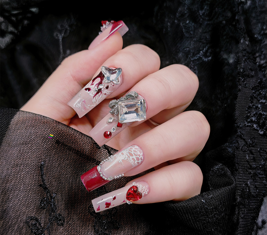 美甲從零開始學：血紅蕾絲美甲