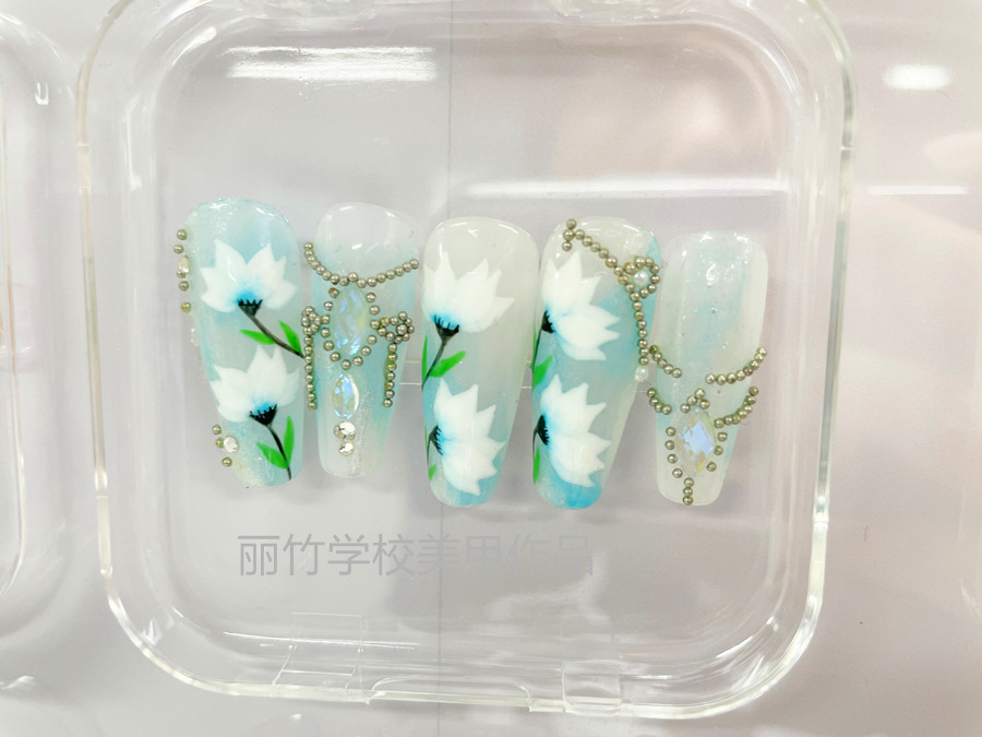 手繪花朵珠鏈美甲，南寧美甲進修深造