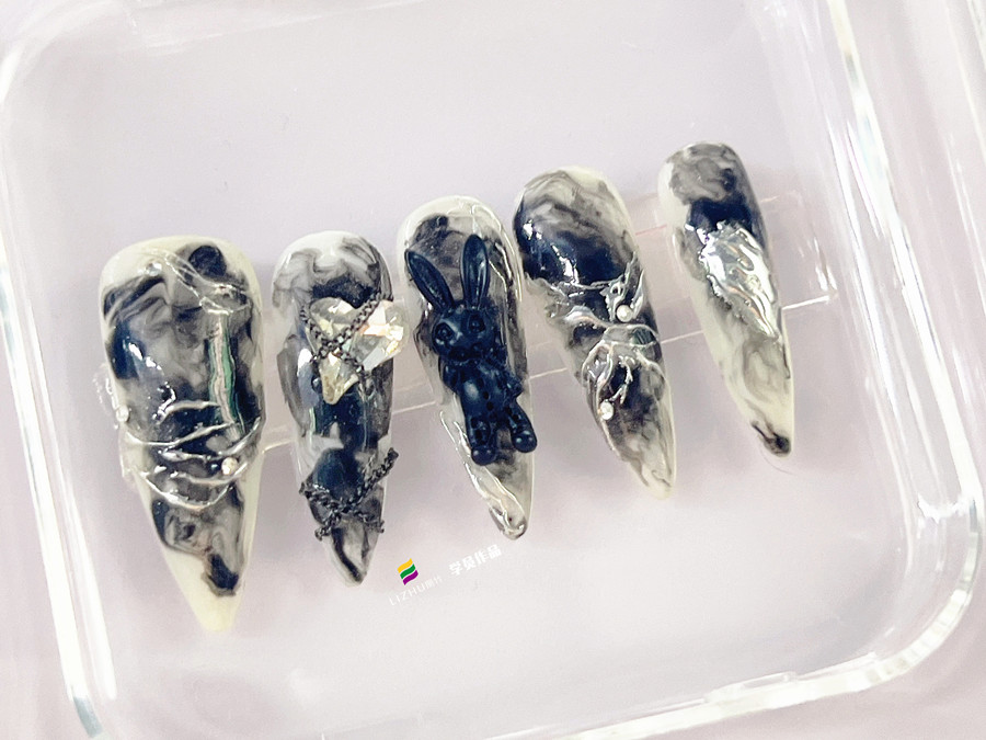 水墨暈染飾品美甲，南寧美甲店學(xué)徒必須款