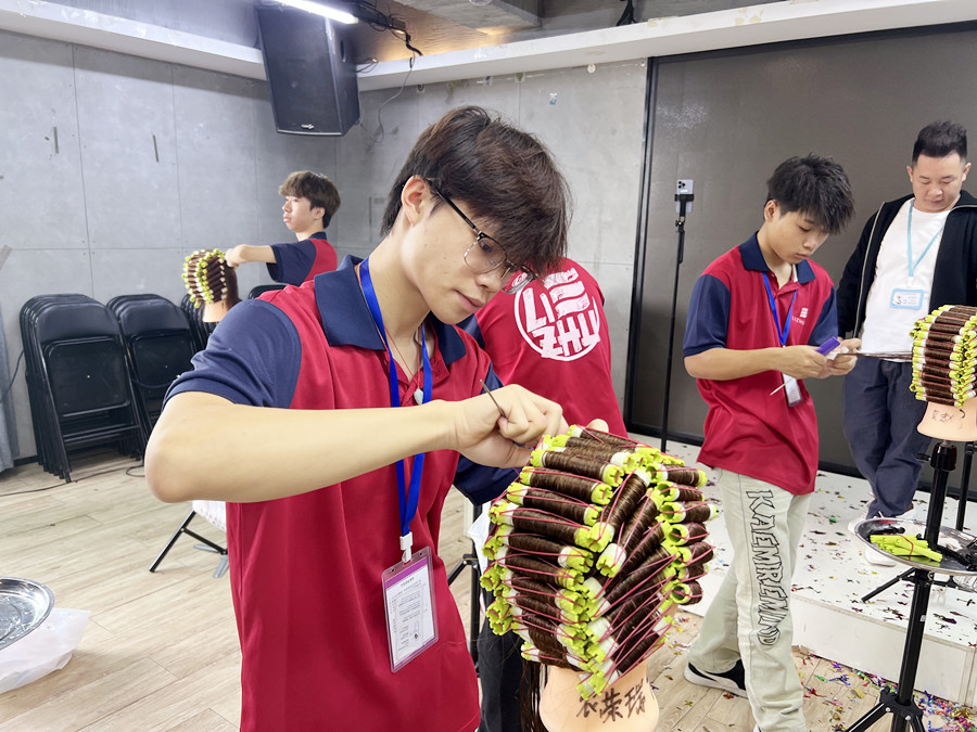 美發(fā)新手如何學(xué)上杠？南寧卷發(fā)培訓(xùn)