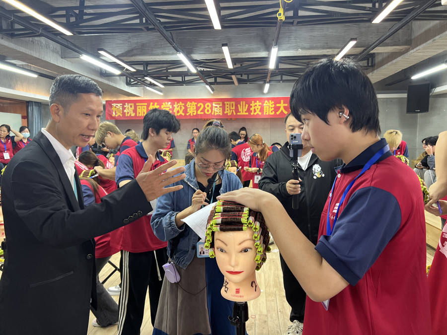 南寧美發(fā)學校技能大賽標準杠項目獲獎名單出爐