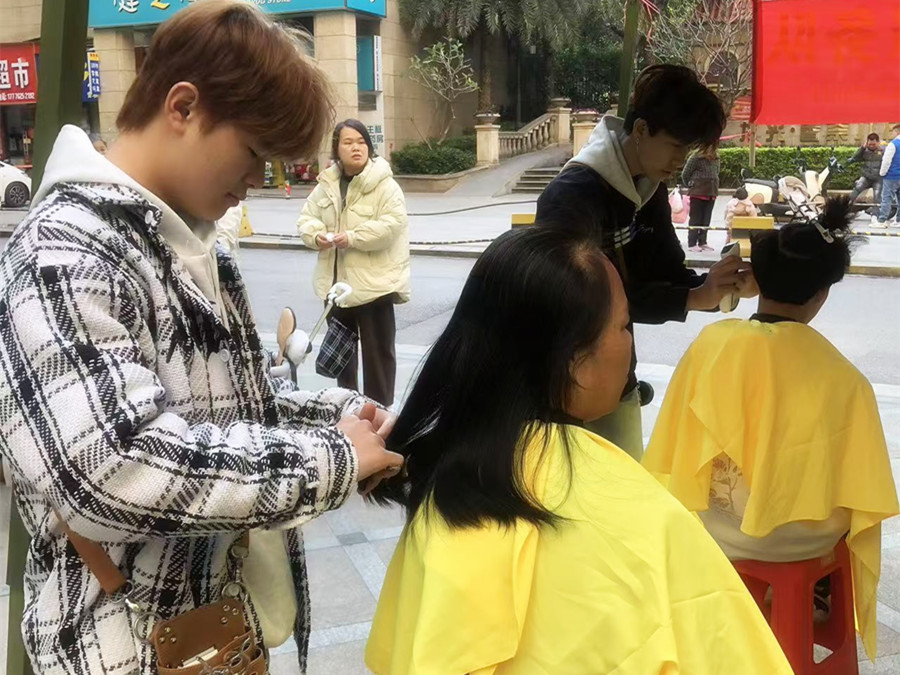 新手剪女士中長發(fā)核心技巧，南寧美發(fā)造型學(xué)校分享